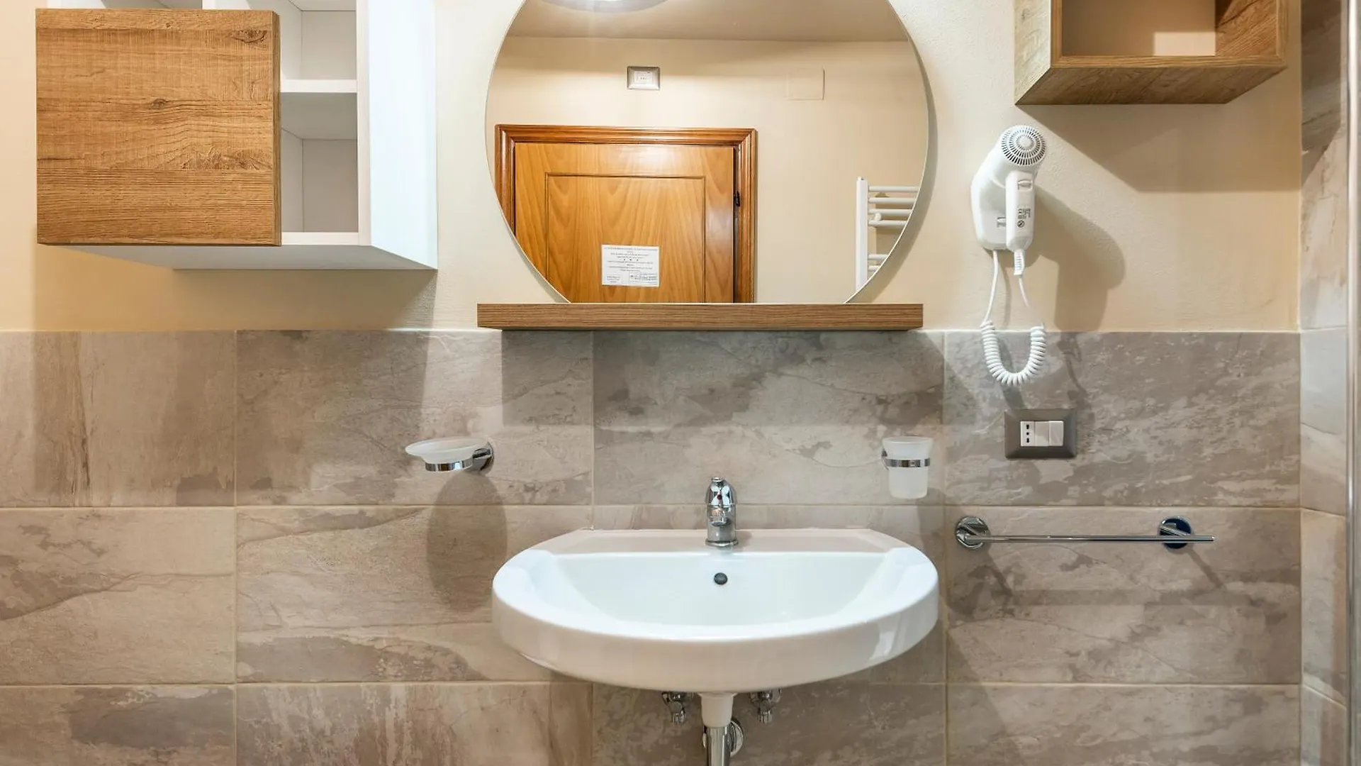 ゲストハウス La Repubblica Suites フィレンツェ イタリア